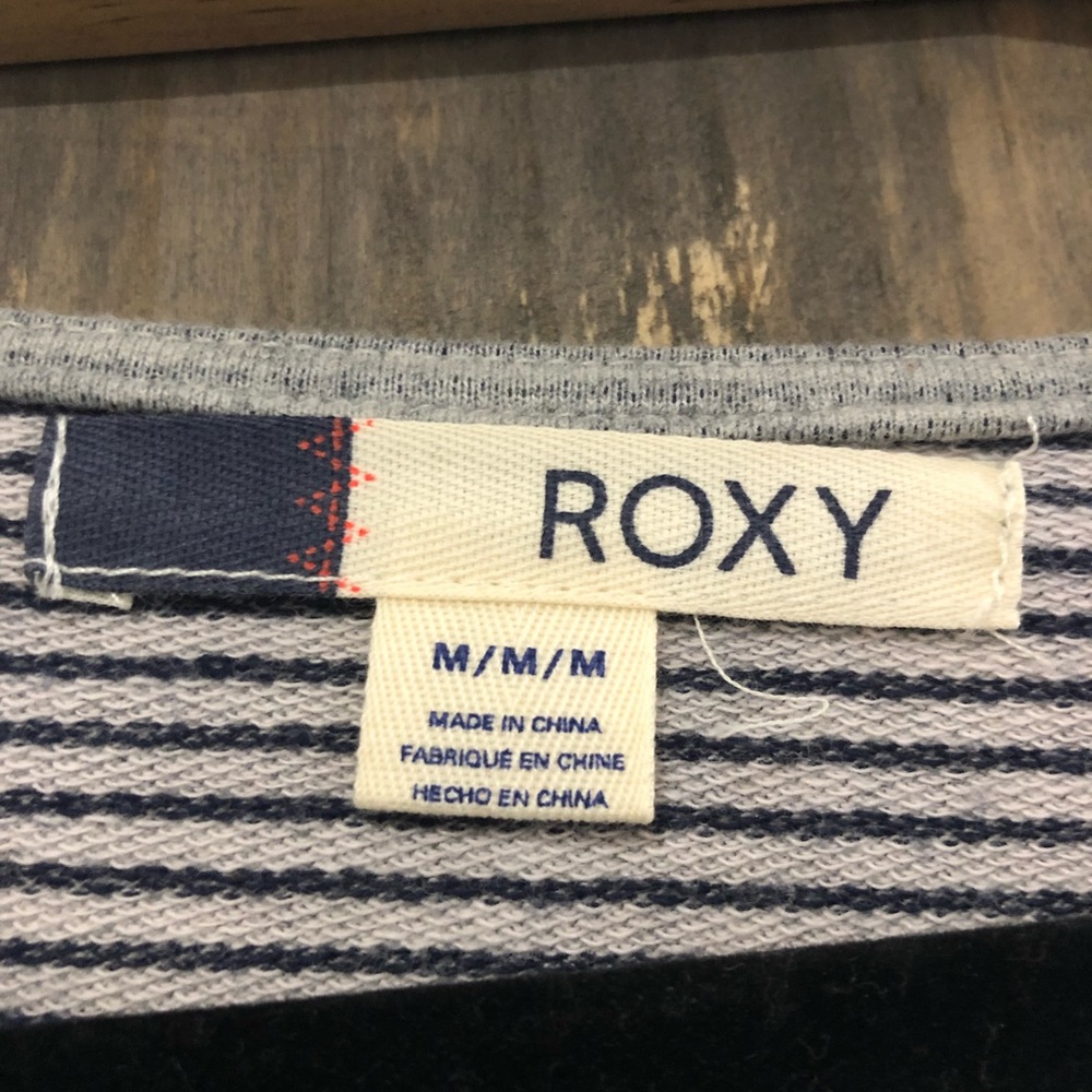 NWOT! Roxy Crop Sweatshirt - Picture 4 of 5